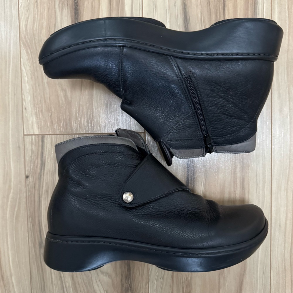 Naot Pacific Women's Black Grey Leather Booties Comfort Minimalist 37EU/6-6.5 US